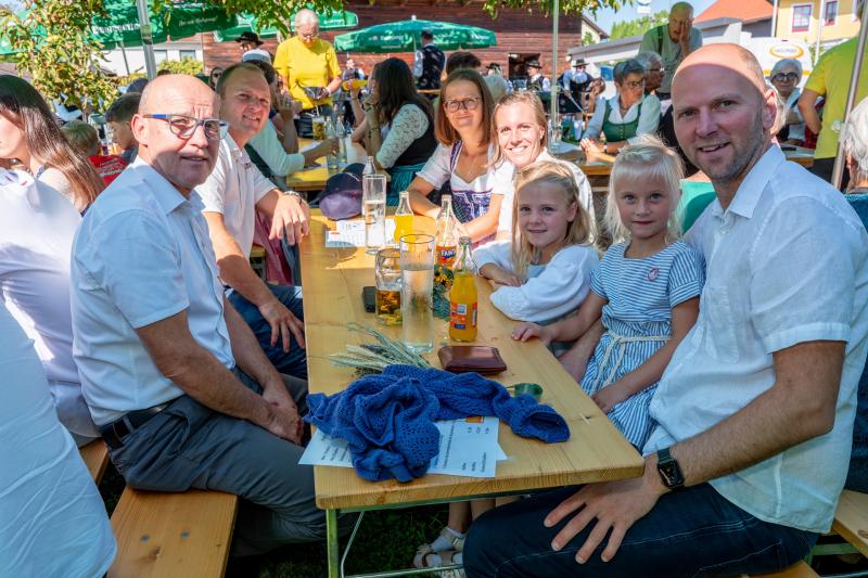 Am 21. September 2025 feierten wir gemeinsam mit der Pfarre das Jubiläum: 10 Jahre Pfarrzentrum und 10 Jahre Pfarrbibliothek